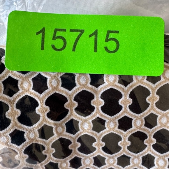 Croft & Barrow Women's Sleeveless 1/2 Button Blouse Tank Top Beige/Tan/Black M - Picture 11 of 11